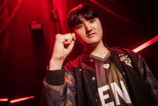 【LoL】T1 Peyz「Faker兄さんはクールな人かと思っていたが、ギャグを言う面白い人だった。ギャップに驚いた」のサムネイル画像